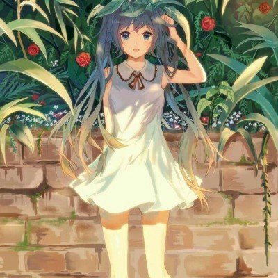 男子伸咸猪手被女老板扇飞眼镜